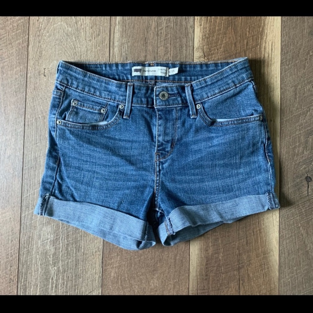 Cut-Off Levi's Classic Rise Jean Short Sz 6